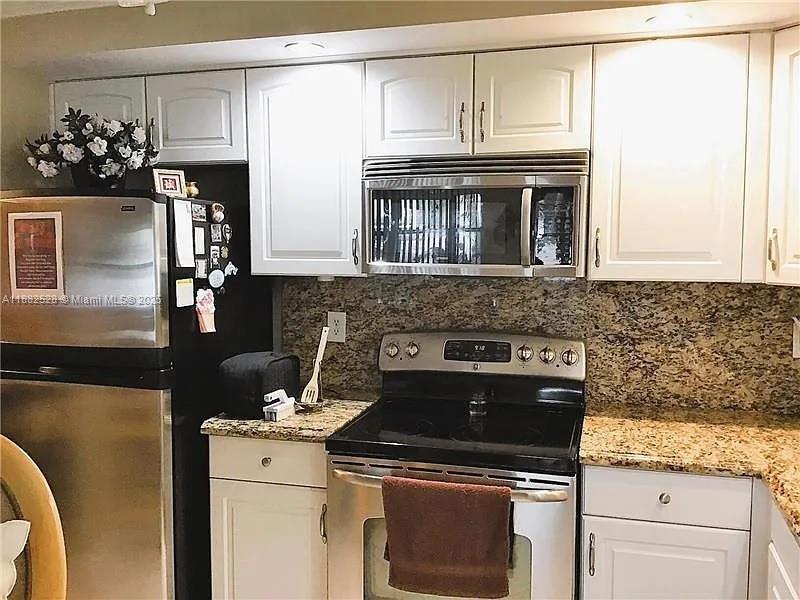 TOWN & COUNTRY ESTATES CO - Residential Lease