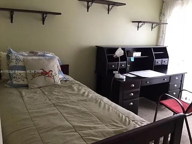 TOWN & COUNTRY ESTATES CO - Residential Lease