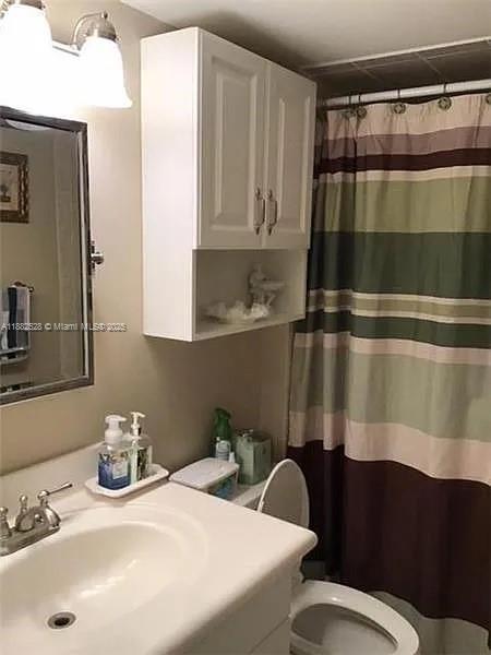 TOWN & COUNTRY ESTATES CO - Residential Lease