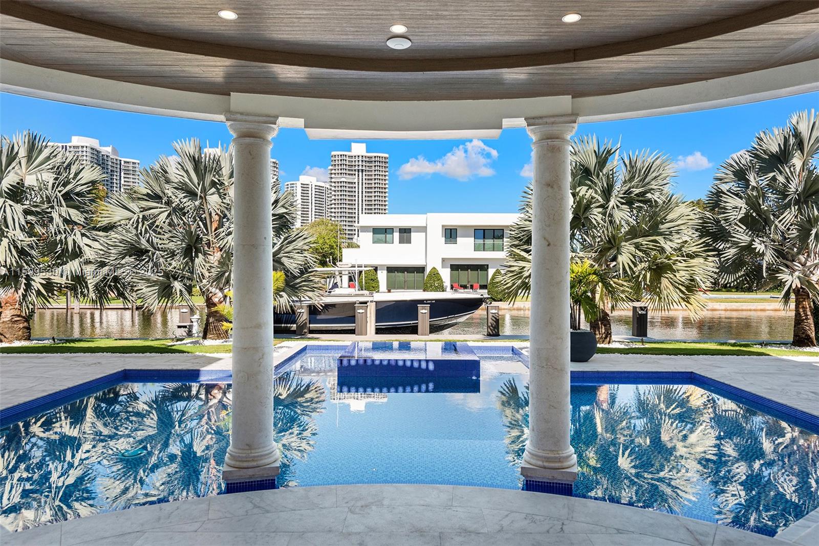 GOLDEN BEACH SEC F - Residential