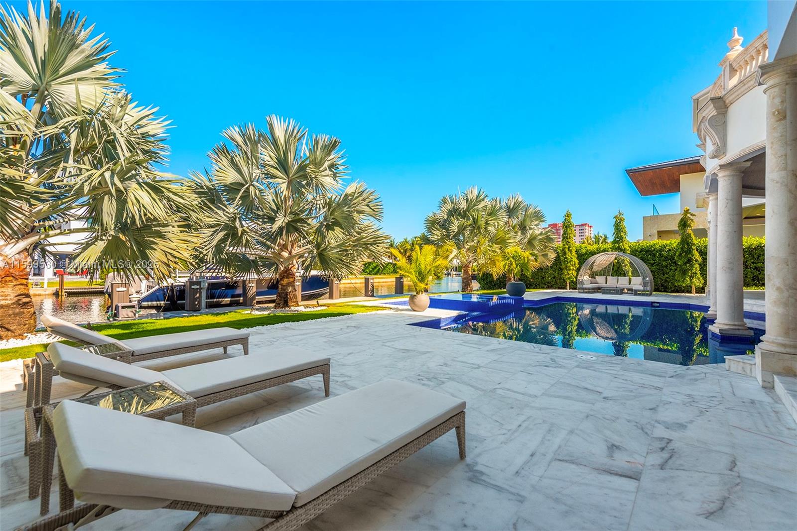 GOLDEN BEACH SEC F - Residential