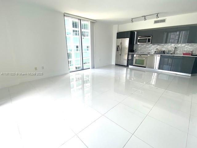 31 Se 6th St 2102, Miami, Broward County, Florida - 2 Bedrooms  
2 Bathrooms - 