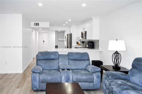 Tiny photo for 1021 Mockingbird Ln #202, Plantation, FL 33324 (MLS # A12023628)