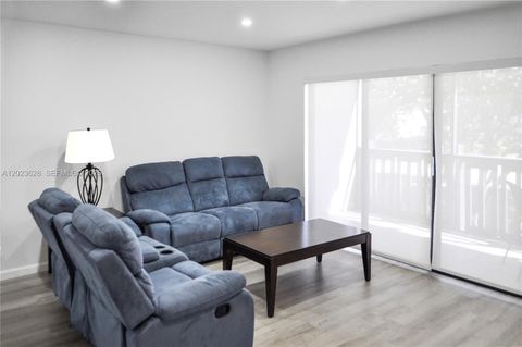 Tiny photo for 1021 Mockingbird Ln #202, Plantation, FL 33324 (MLS # A12023628)
