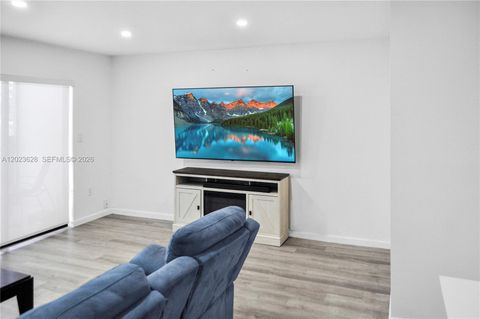 Tiny photo for 1021 Mockingbird Ln #202, Plantation, FL 33324 (MLS # A12023628)