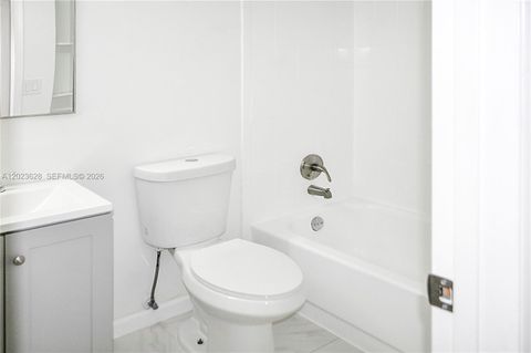 Tiny photo for 1021 Mockingbird Ln #202, Plantation, FL 33324 (MLS # A12023628)