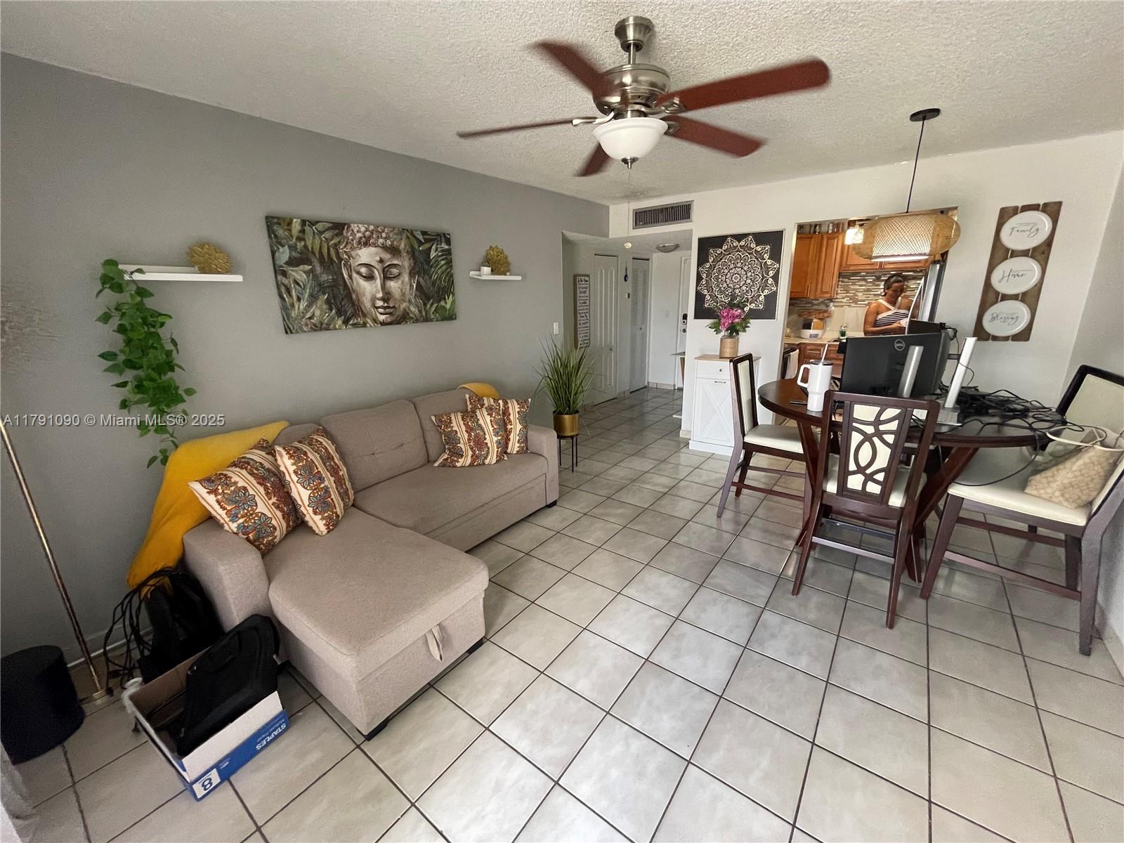 9520 SW 8th St 211