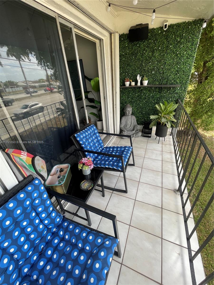 9520 SW 8th St 211