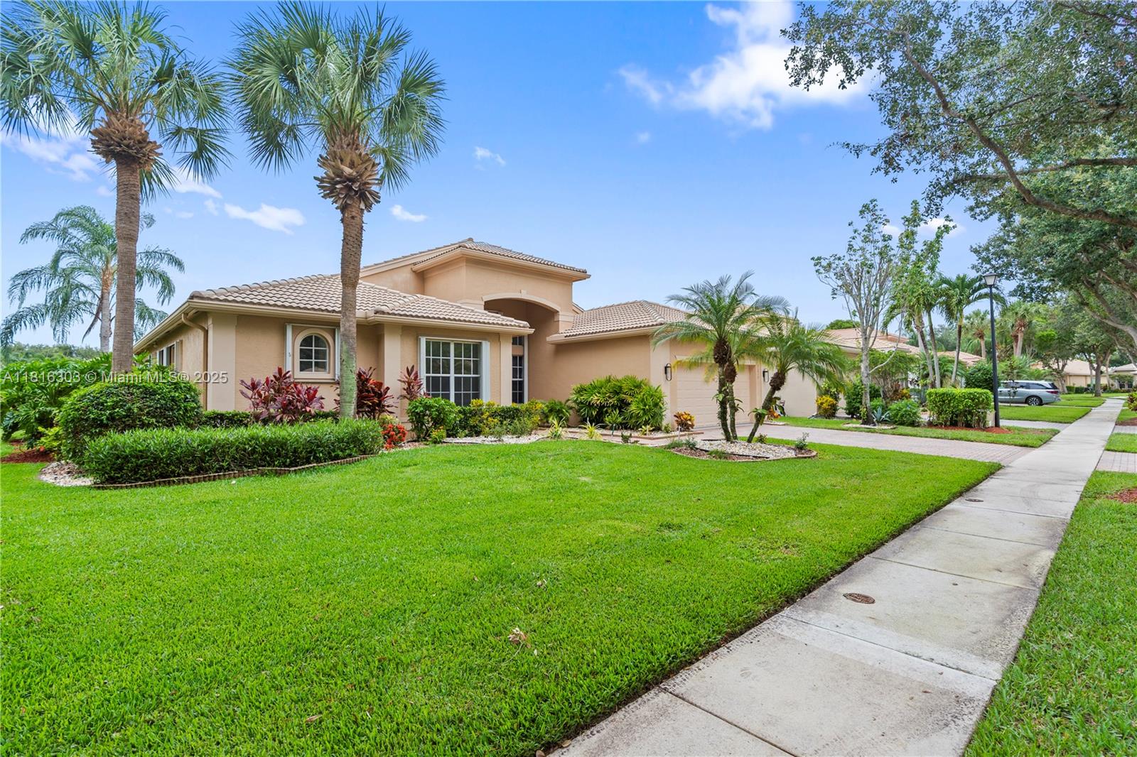 VALENCIA POINTE 1 - Residential