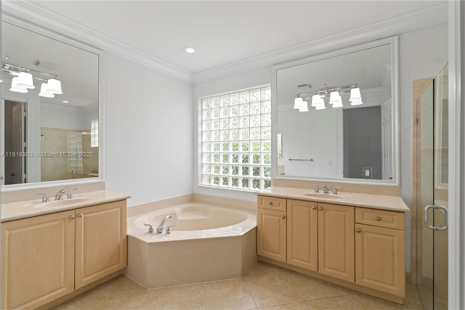 VALENCIA POINTE 1 - Residential