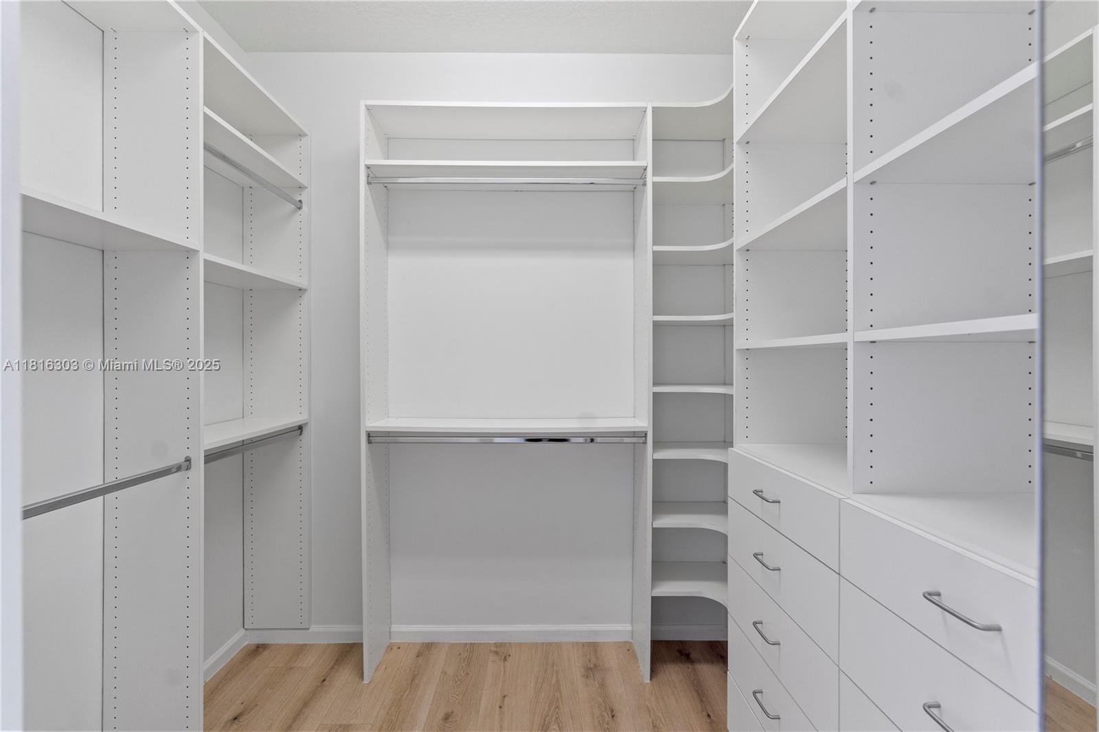VALENCIA POINTE 1 - Residential