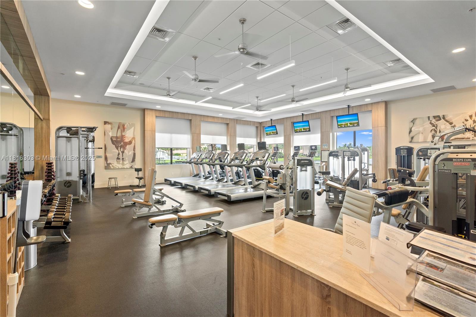 VALENCIA POINTE 1 - Residential