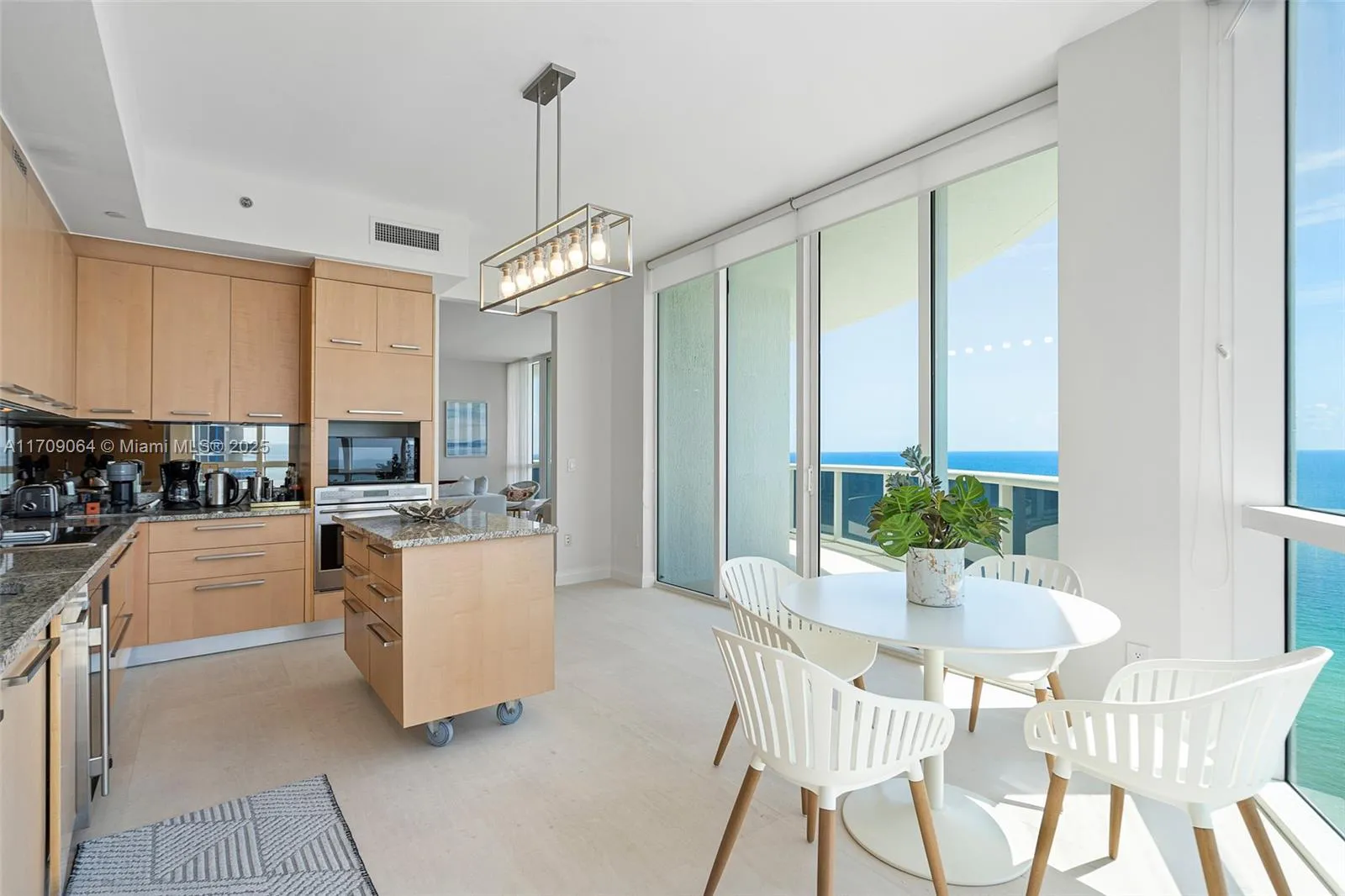 Sunny Isles Beach, Florida 33160, United States, 3 Bedrooms Bedrooms, ,4 BathroomsBathrooms,Residential,Active,26093