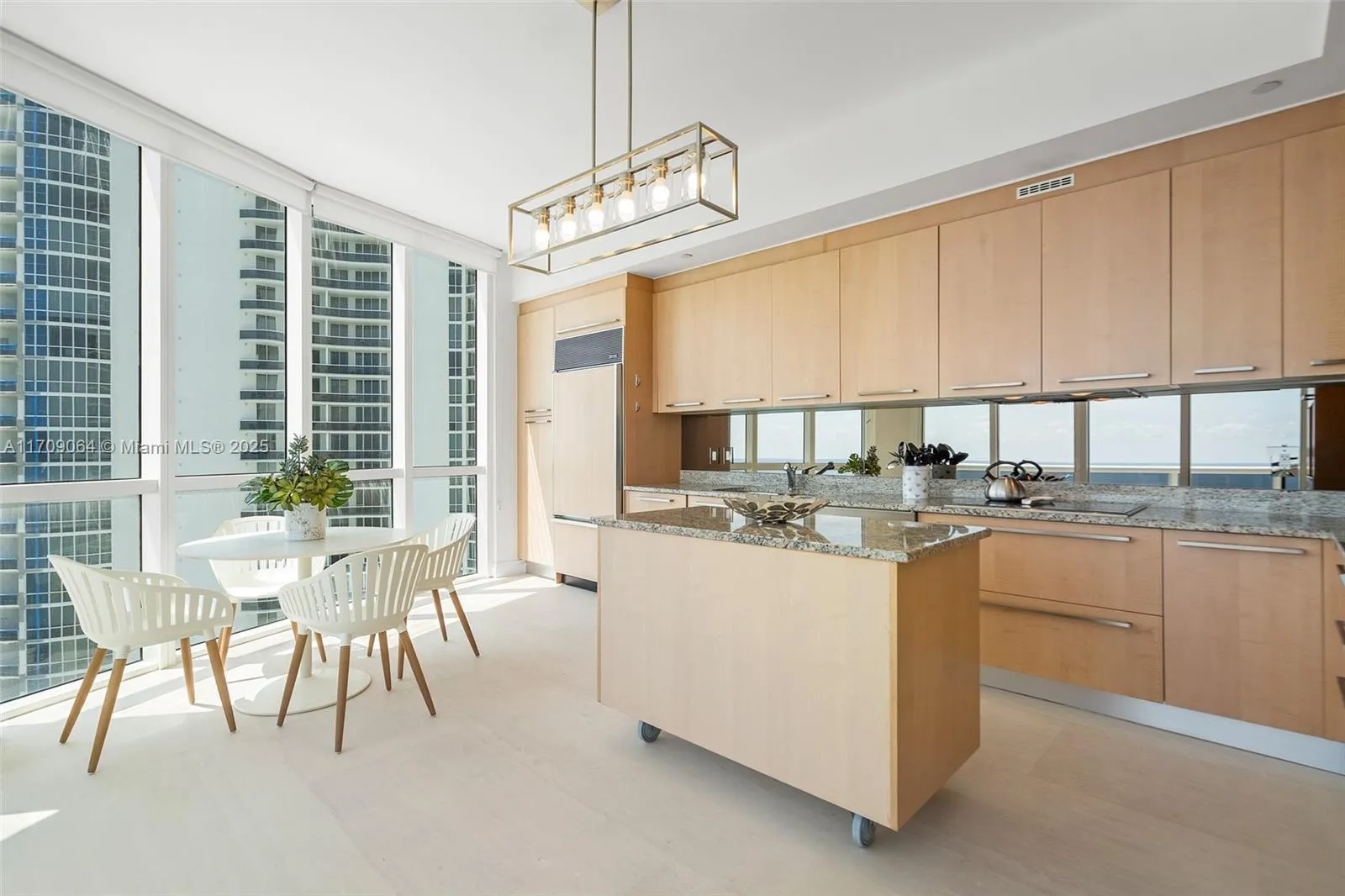Sunny Isles Beach, Florida 33160, United States, 3 Bedrooms Bedrooms, ,4 BathroomsBathrooms,Residential,Active,26093