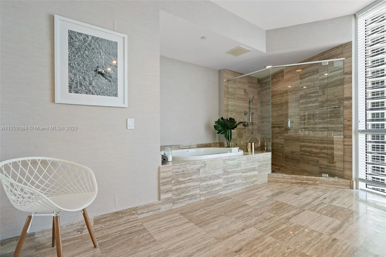 Sunny Isles Beach, Florida 33160, United States, 3 Bedrooms Bedrooms, ,4 BathroomsBathrooms,Residential,Active,26093