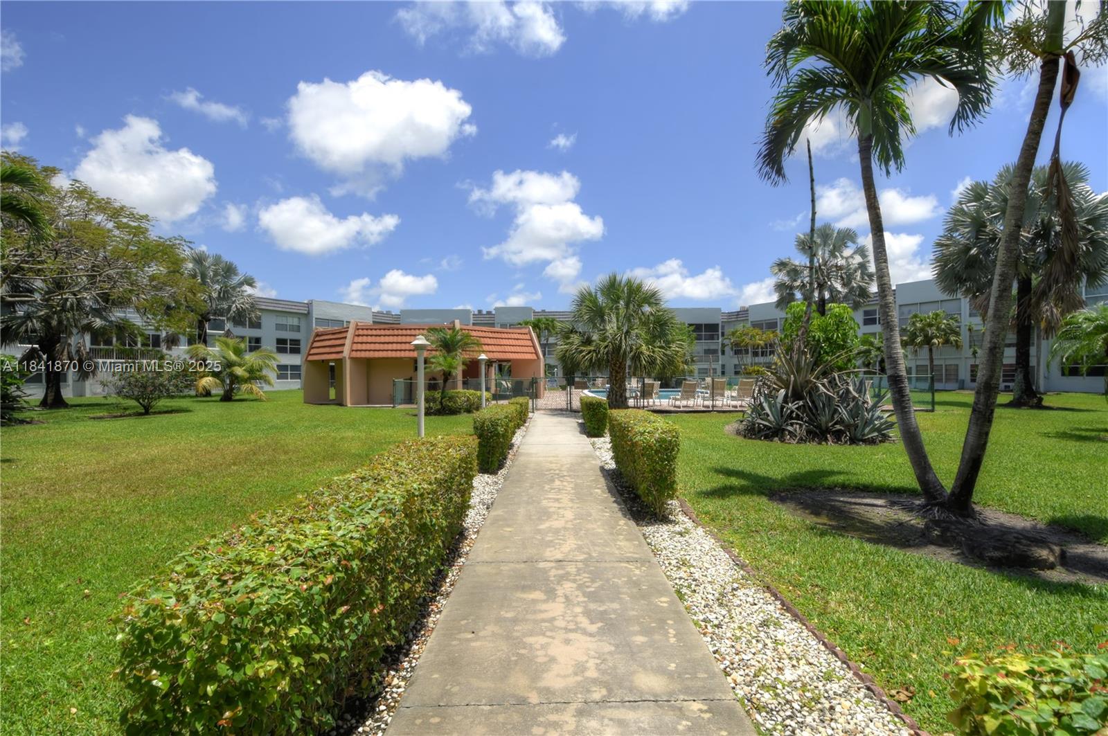 ROYAL PARK GARDENS I-C CO - Residential Lease