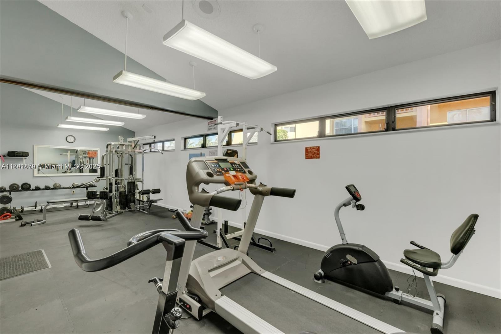 ROYAL PARK GARDENS I-C CO - Residential Lease