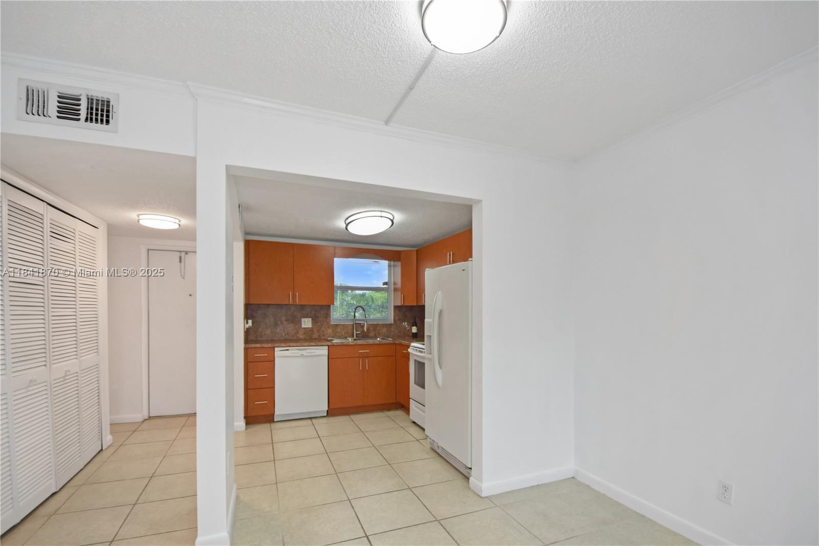 ROYAL PARK GARDENS I-C CO - Residential Lease