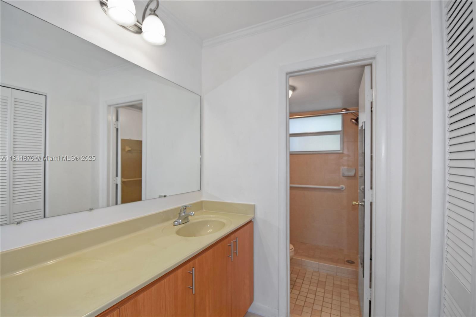 ROYAL PARK GARDENS I-C CO - Residential Lease