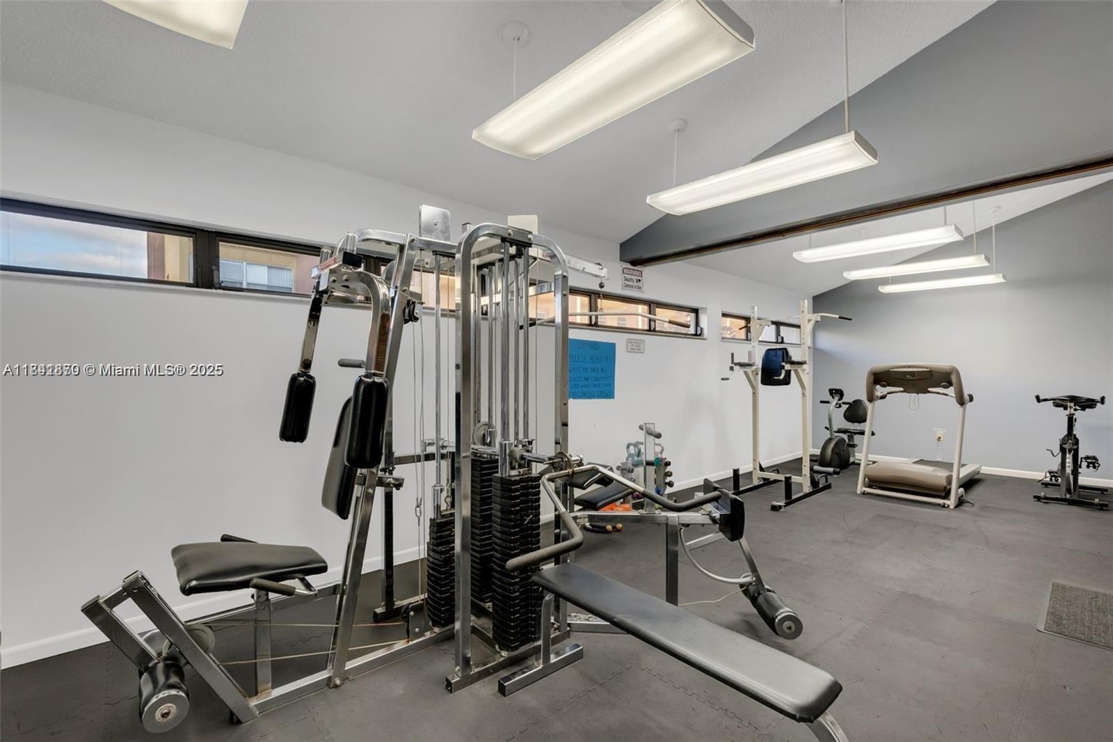 ROYAL PARK GARDENS I-C CO - Residential Lease