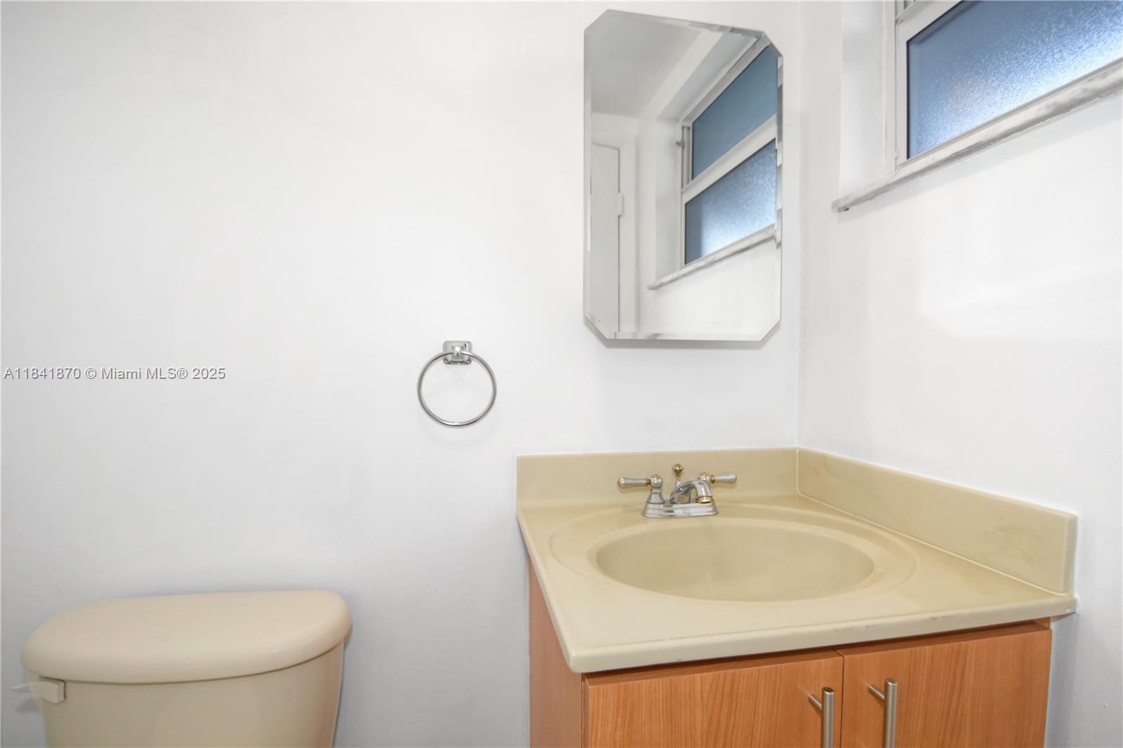 ROYAL PARK GARDENS I-C CO - Residential Lease