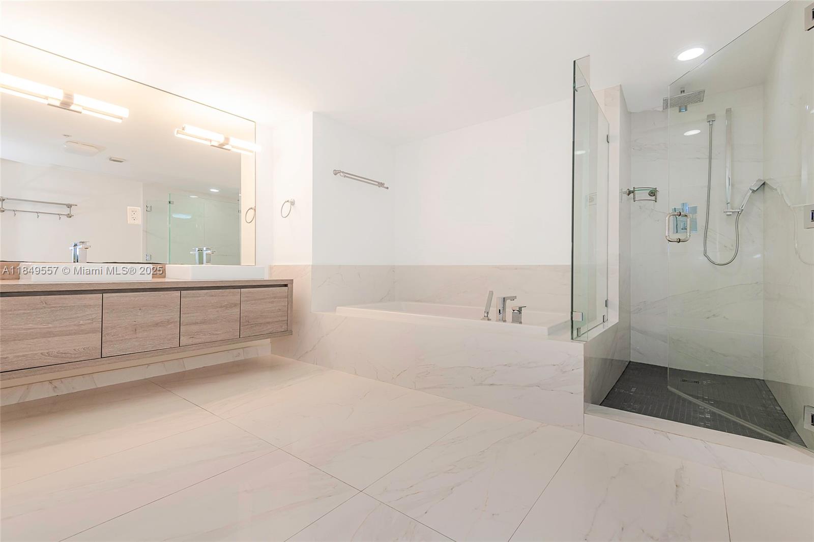 400 SUNNY ISLES CONDO EAS - Residential Lease