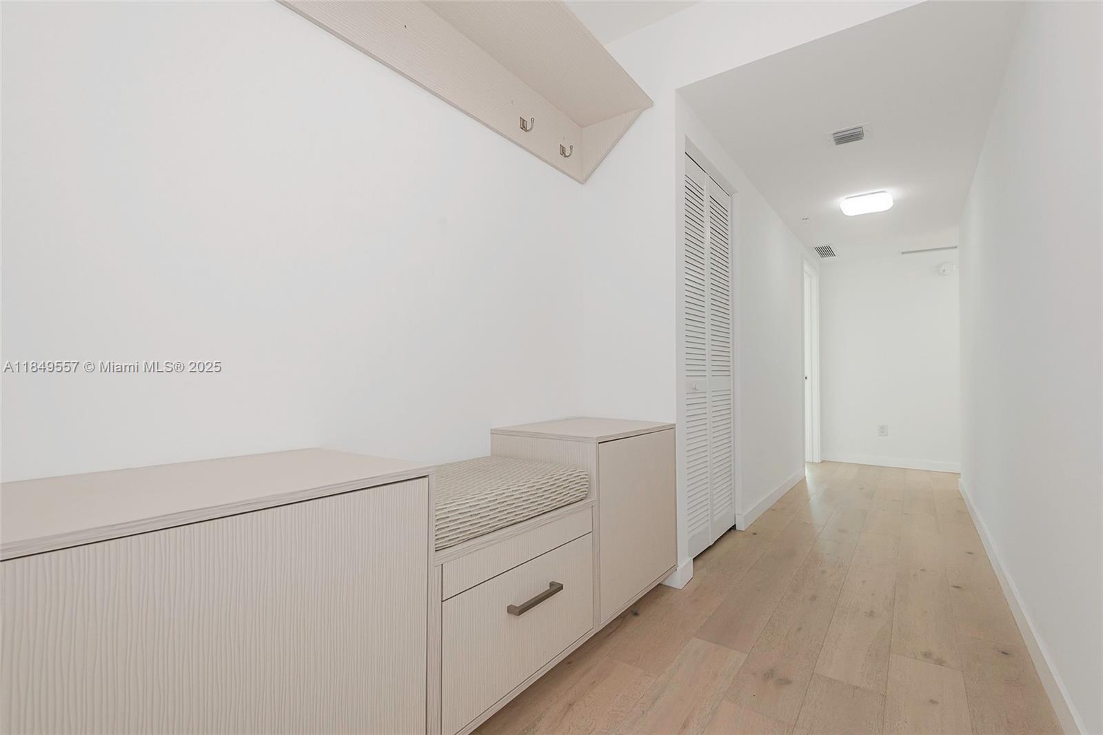 400 SUNNY ISLES CONDO EAS - Residential Lease