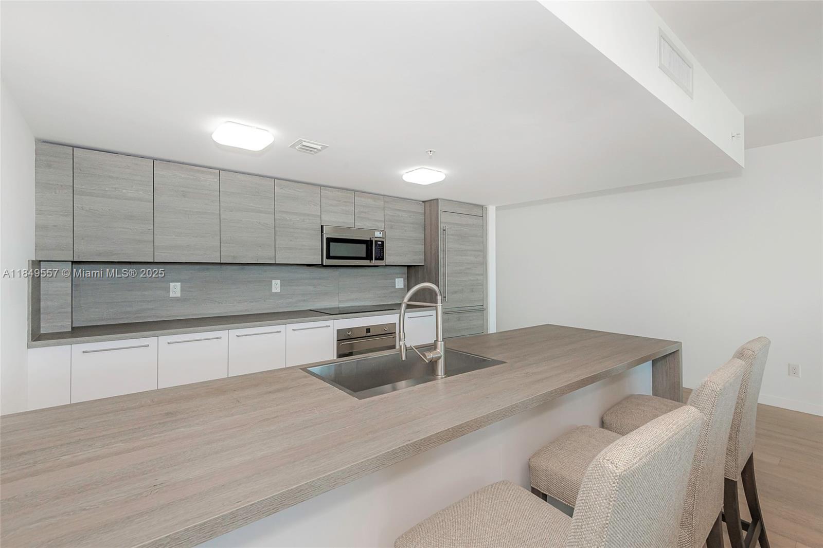 400 SUNNY ISLES CONDO EAS - Residential Lease