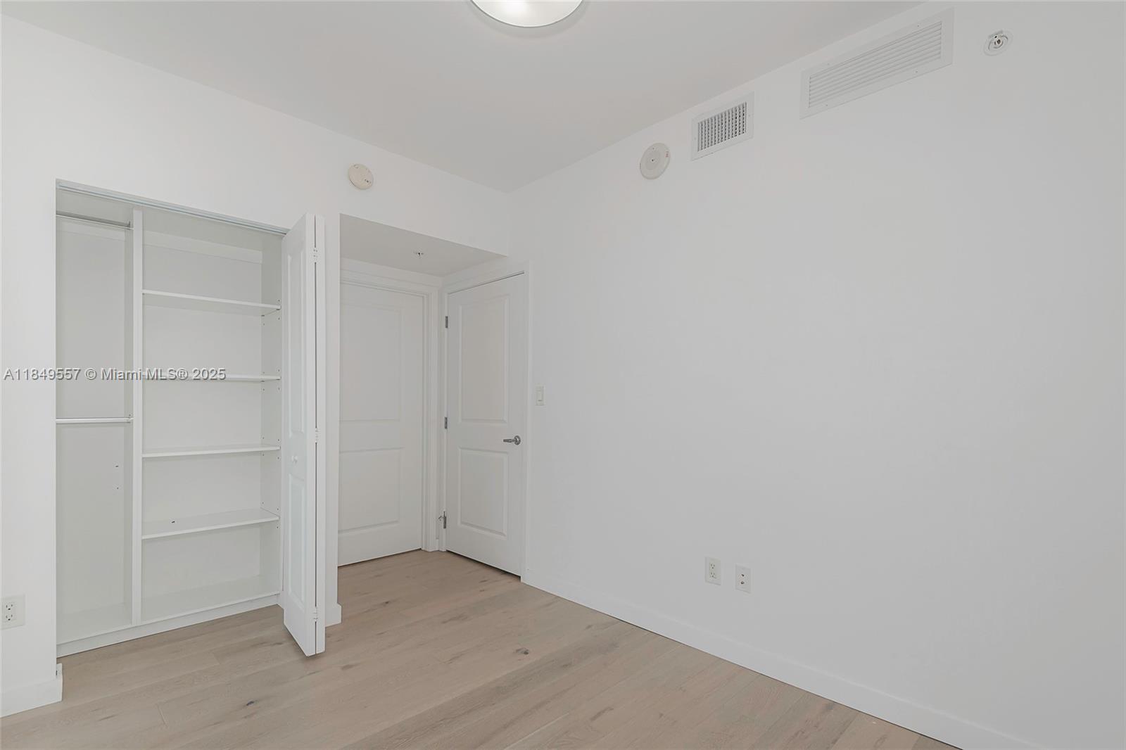 400 SUNNY ISLES CONDO EAS - Residential Lease