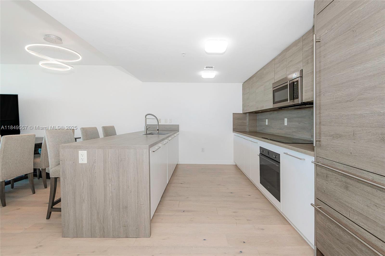 400 SUNNY ISLES CONDO EAS - Residential Lease