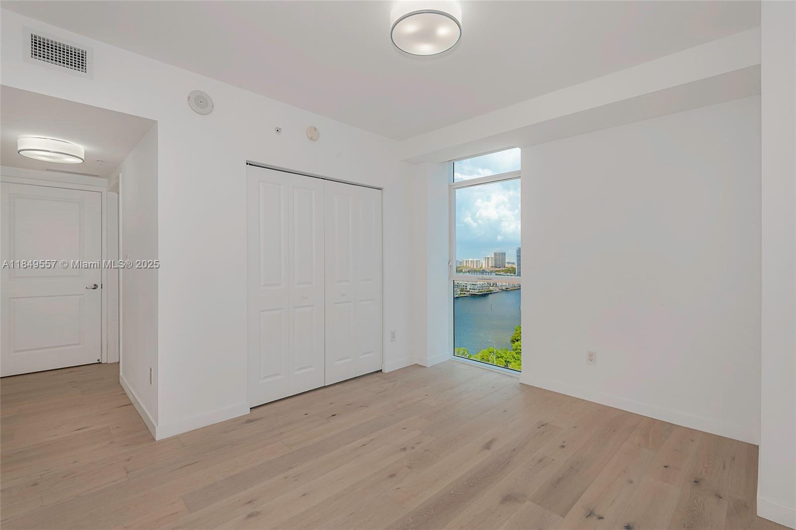 400 SUNNY ISLES CONDO EAS - Residential Lease