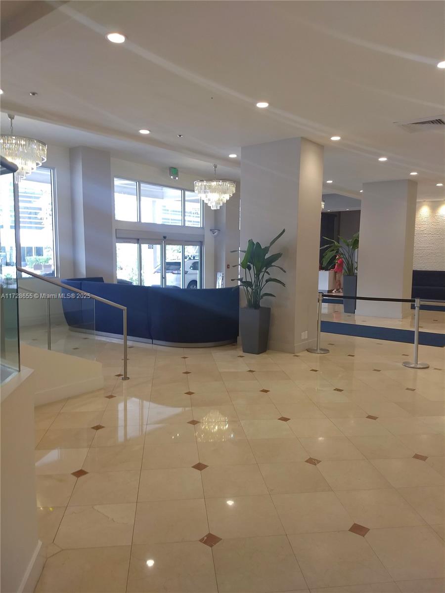 100 Lincoln Rd 1206