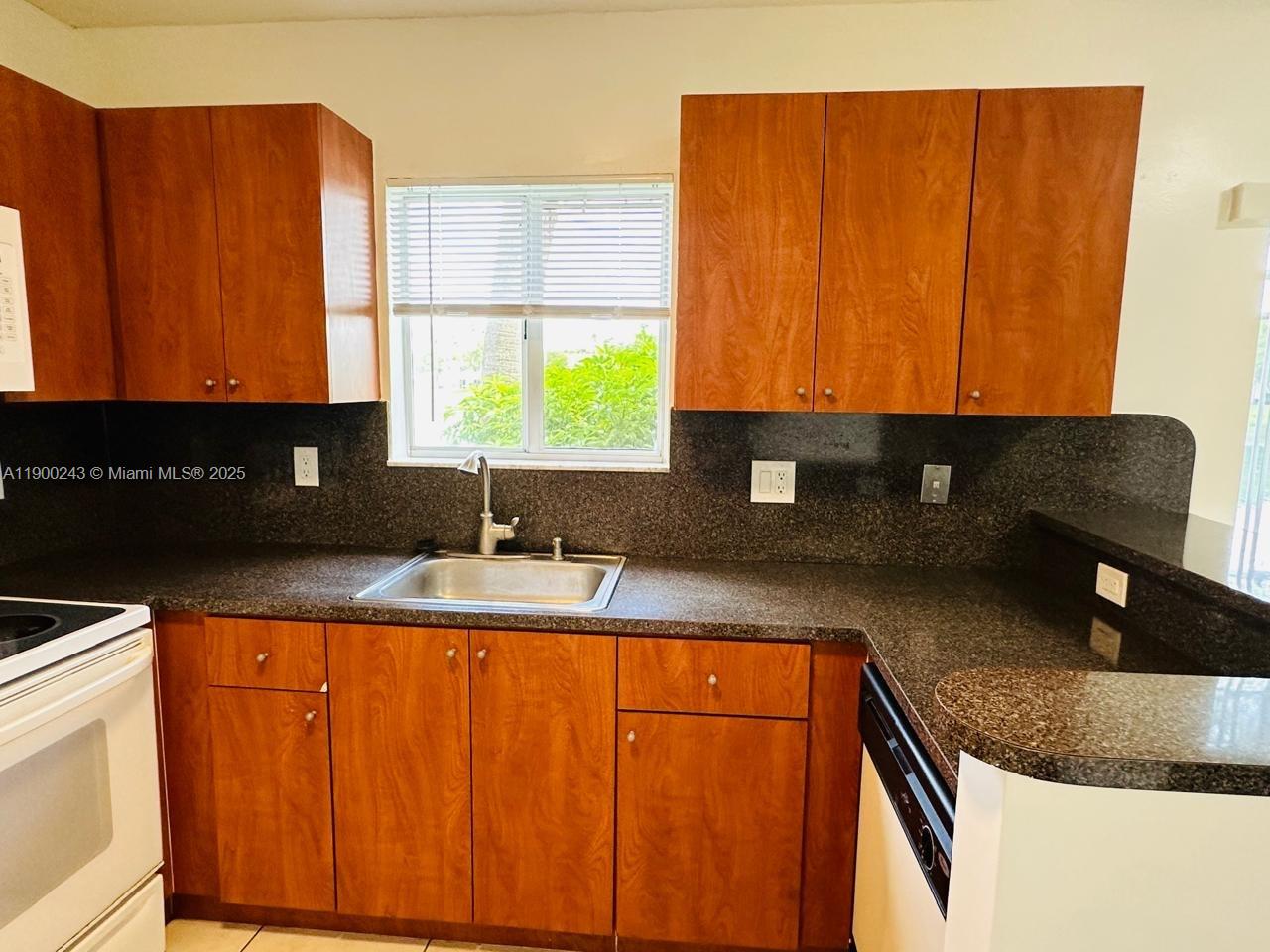 VENETIA GARDENS SOUTH CON - Residential