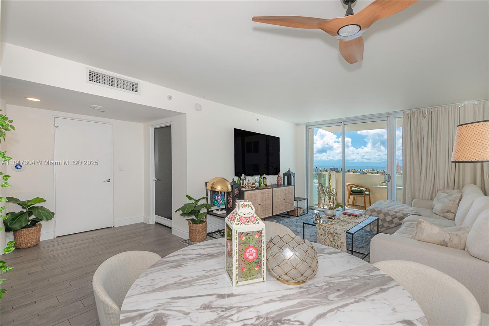 1100 West Ave 1427