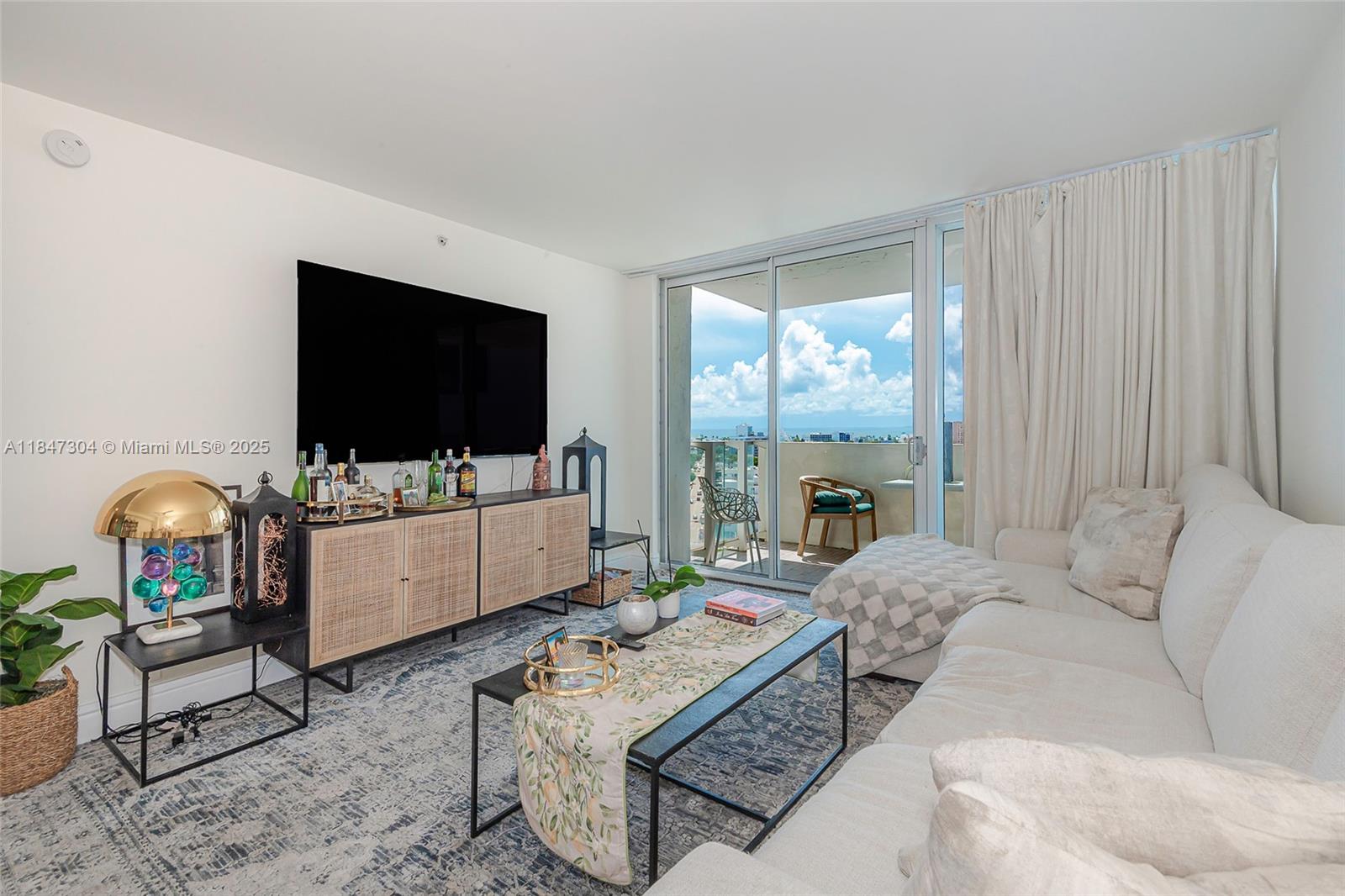 1100 West Ave 1427