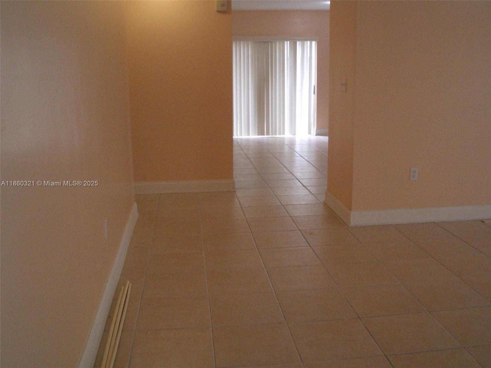 $3,200 - 3/2 nice single house all tile floor close to US1 major road close to everywhere, minute to Florida Turnpike,