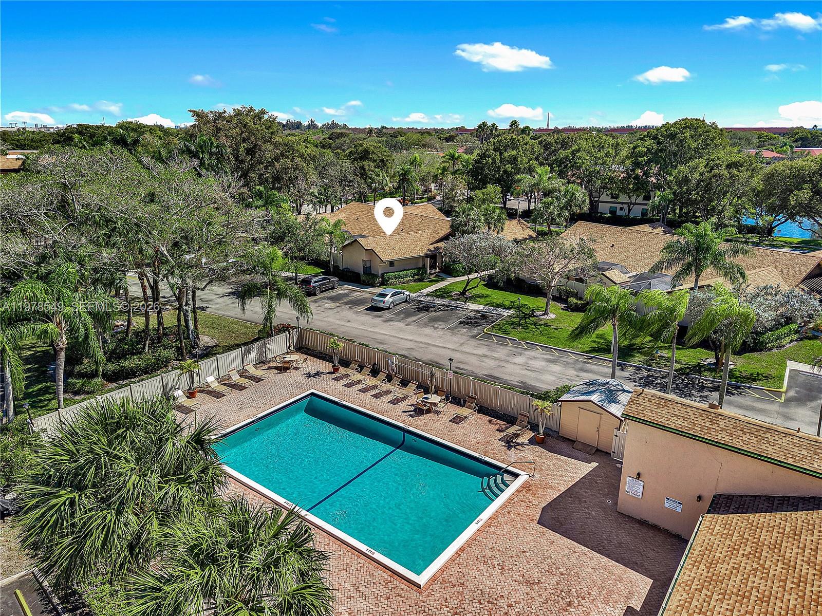 APPLEWOOD VILLAGE I-C CON - Residential