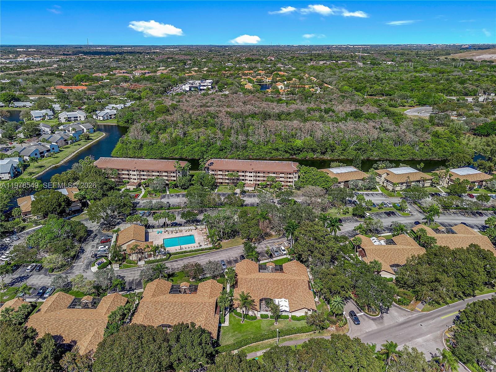 APPLEWOOD VILLAGE I-C CON - Residential