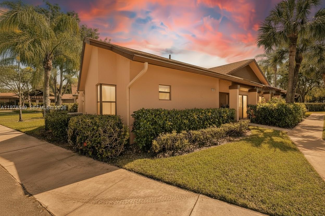 APPLEWOOD VILLAGE I-C CON - Residential