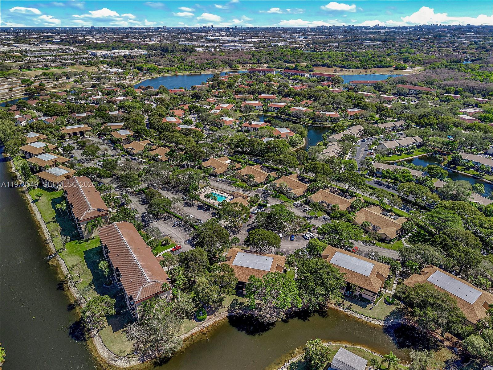 APPLEWOOD VILLAGE I-C CON - Residential