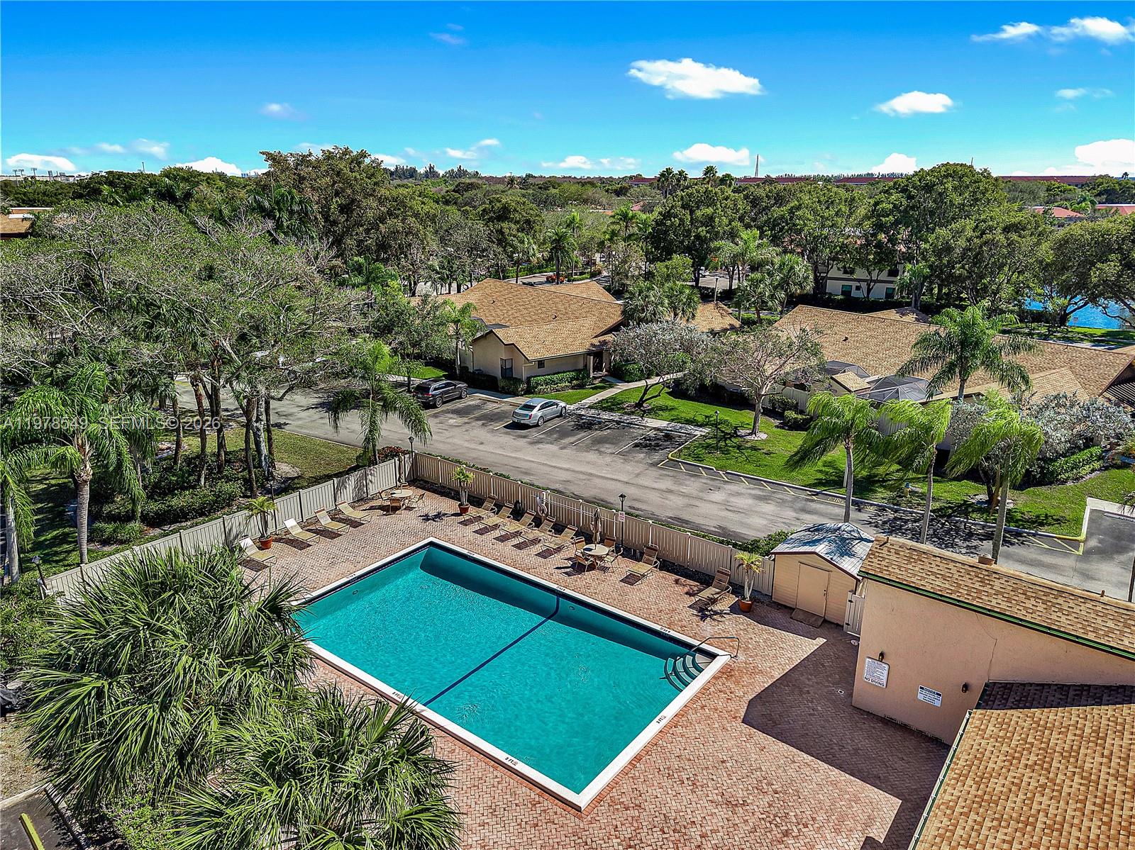 APPLEWOOD VILLAGE I-C CON - Residential