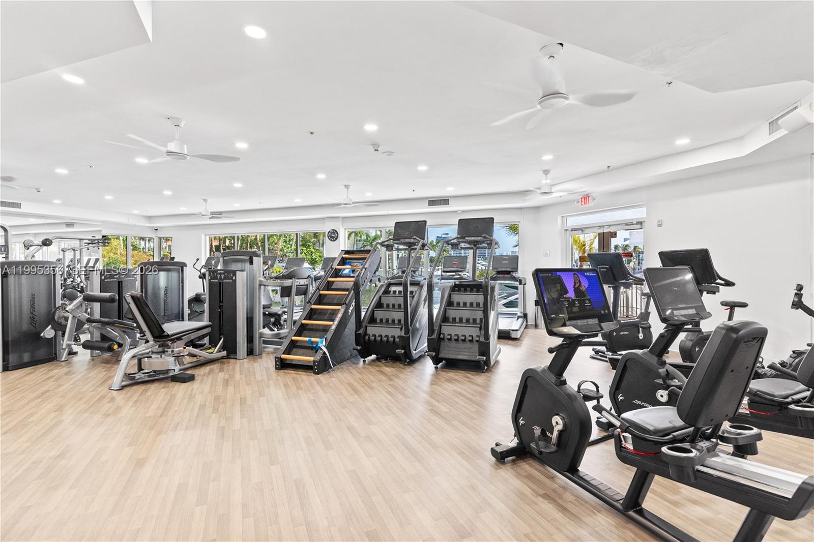 AVENTURA MARINA CONDO NUM - Residential