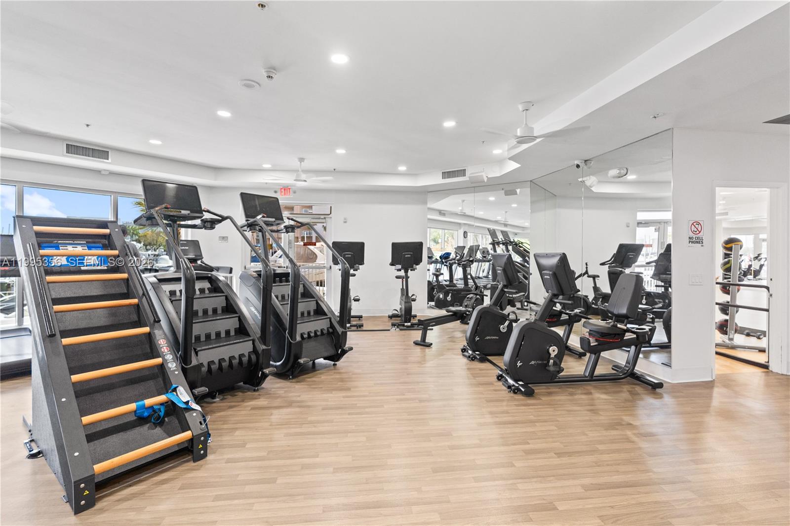 AVENTURA MARINA CONDO NUM - Residential