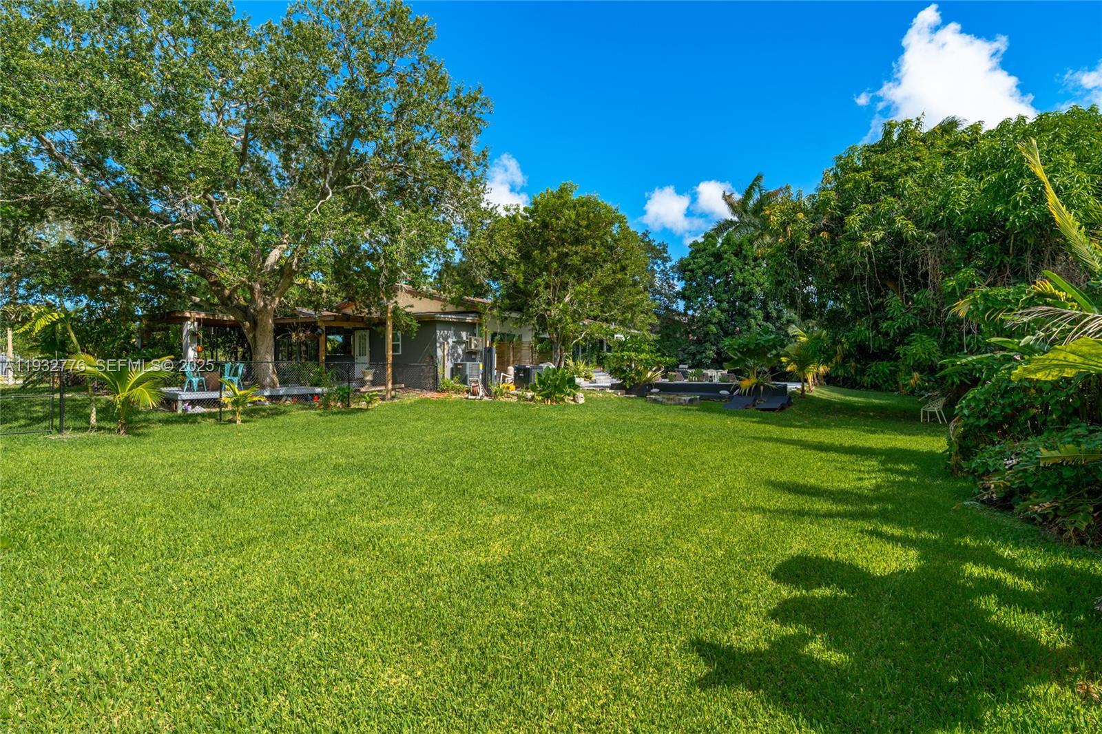 GOLDEN GLADES - Residential