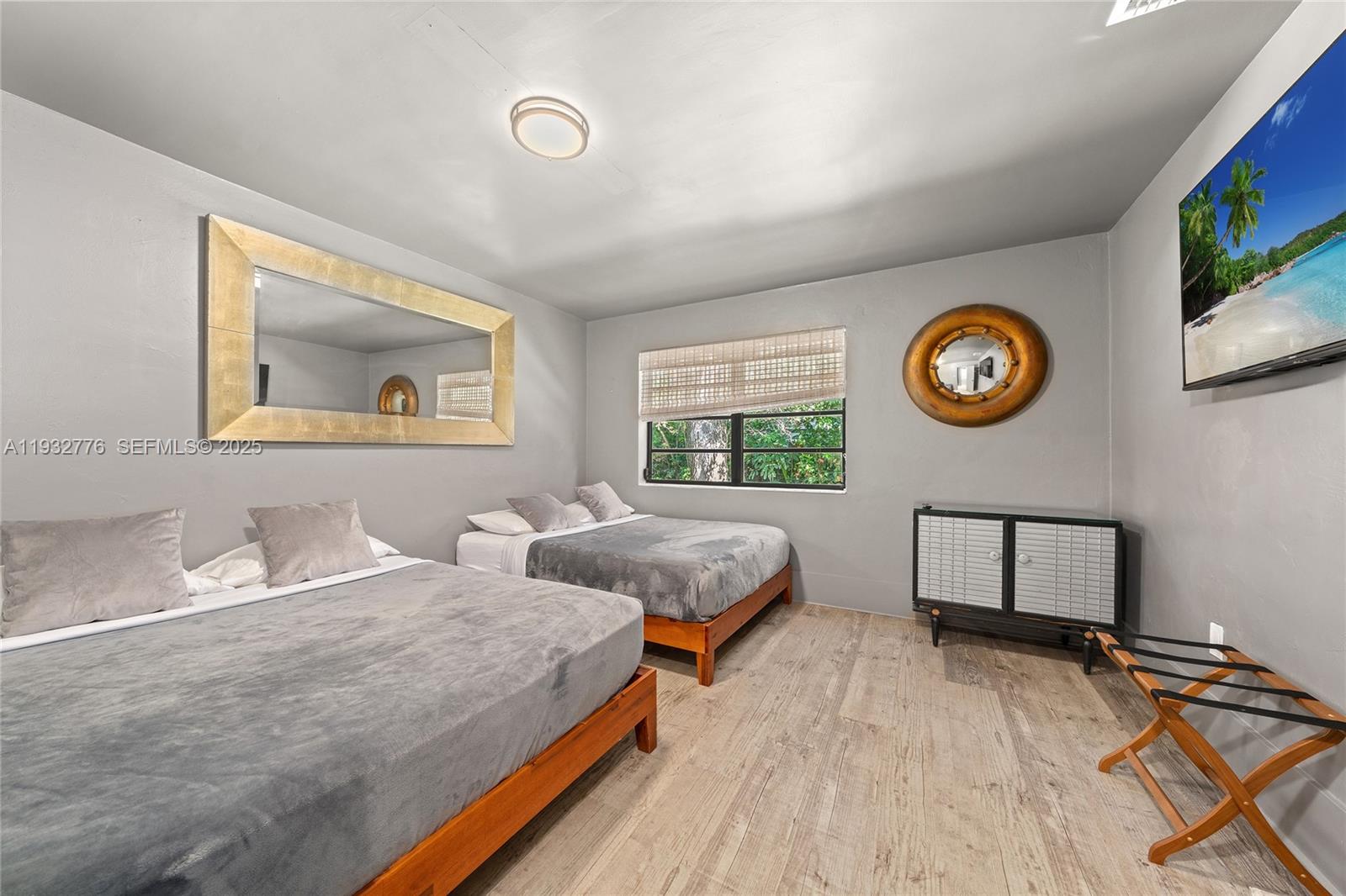 GOLDEN GLADES - Residential