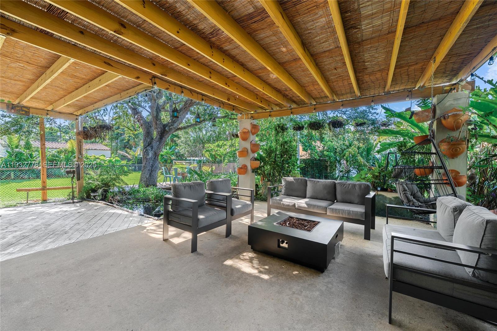 GOLDEN GLADES - Residential