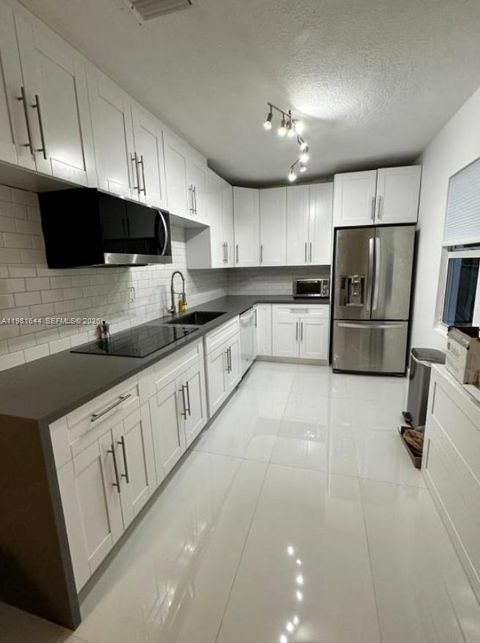 6324 NW 1st Pl Miami FL 33150