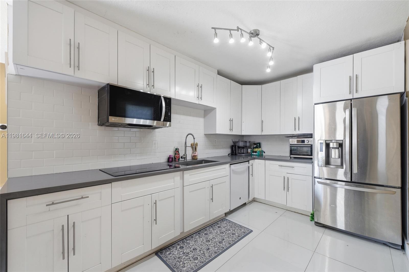 COTTAGE VILLA TRACK - Residential Income