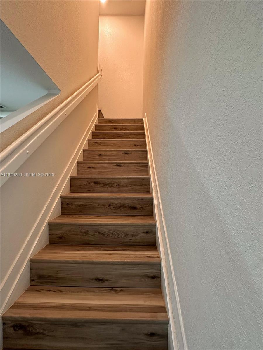 TROPICAL BREEZE TOWNHOUSE - Residential Lease