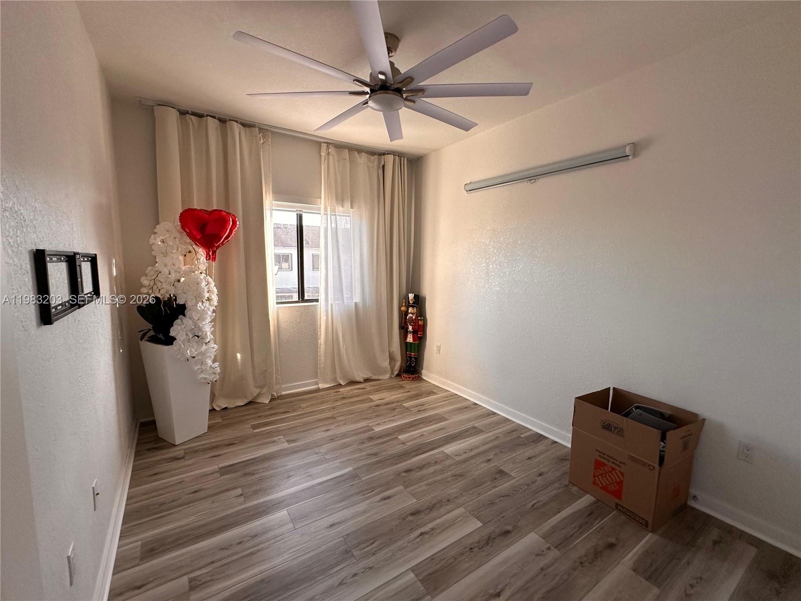 TROPICAL BREEZE TOWNHOUSE - Residential Lease